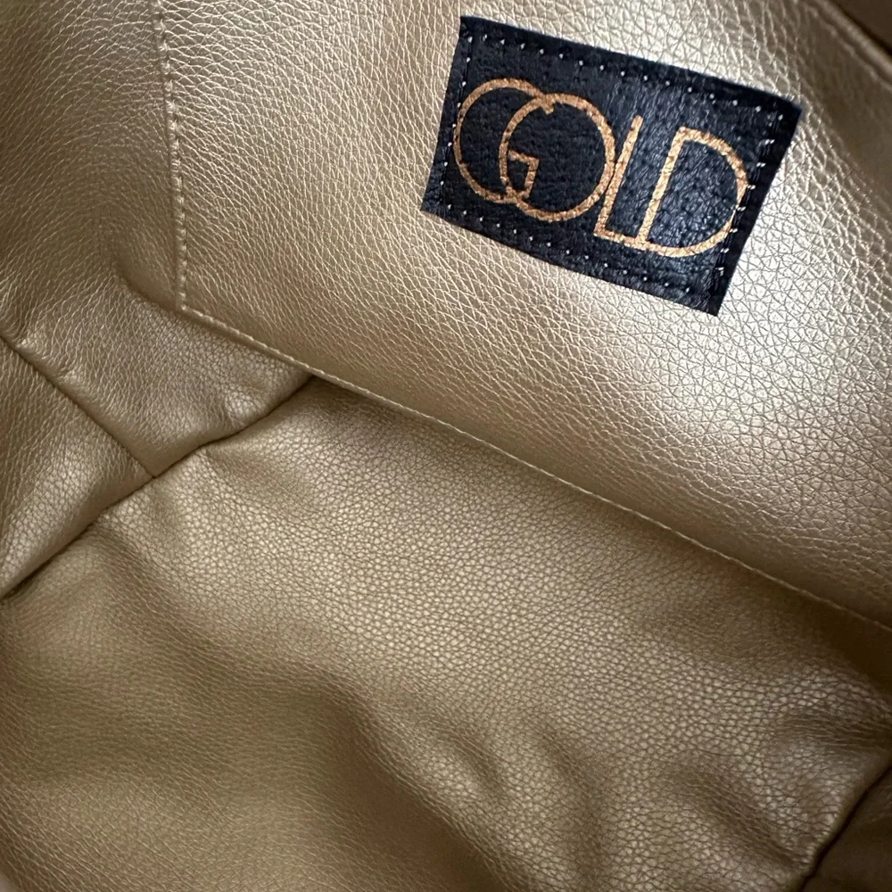 NWT gorgeous gold leather handbag. Detachable shoulder strap. Gold and beige